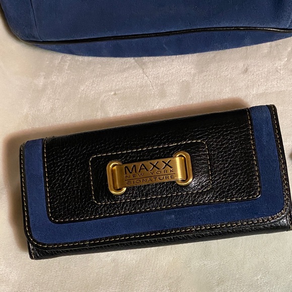 Maxx New York Blue and Black Shoulder Bag Set🎄 - Picture 3 of 7